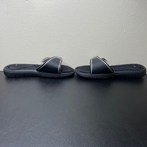 🌹Nike Black Soft Footbed Slip On Sandals Womens 6 Casual Comfort Walking Casual - Picture 7 of 11